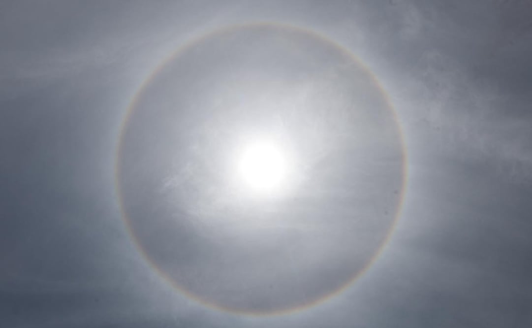 Se recomienda evitar la exposición prolongada al sol, mantenerse hidratados y utilizar protección contra la radiación UV. Foto. Alejandro Vargas. El Universal