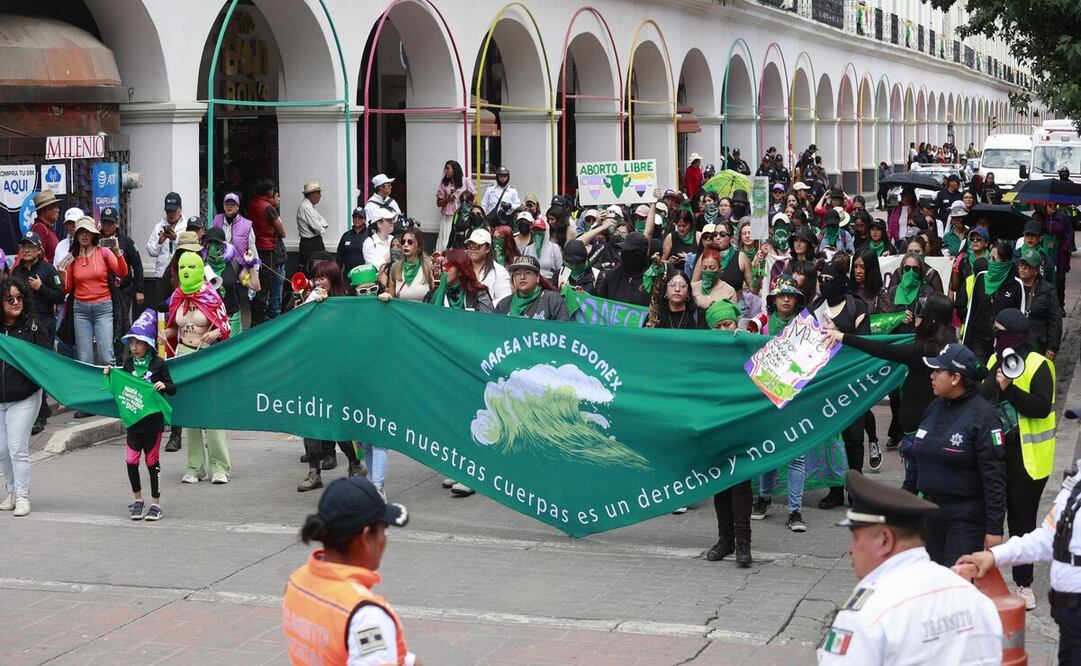Mujeres recorrieron las calles de la capital mexiquense para exigir la legalización del aborto Foto: Alejandro Vargas