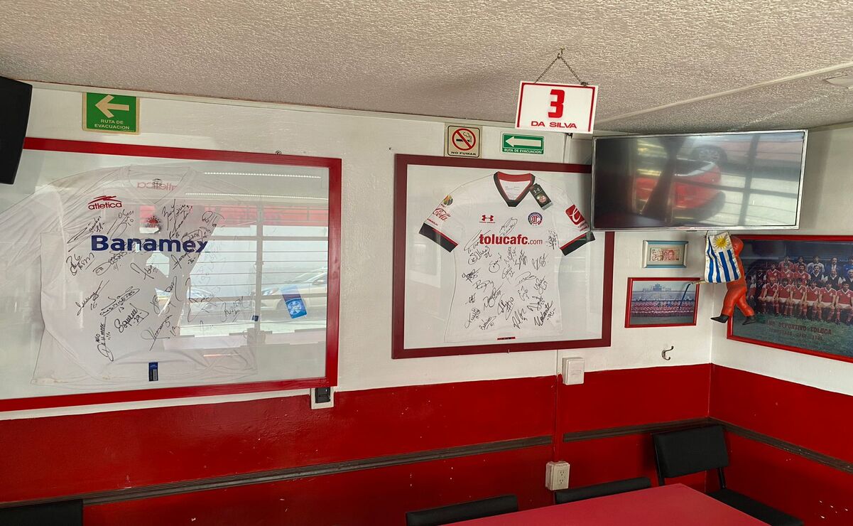 También cuenta con piezas históricas de equipos campeones como los de los torneos Verano 2002, Apertura 2005 y Apertura 2008. Foto: Alejandra Santillán.