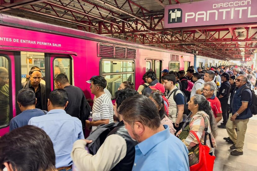Caos en la Línea A: Paro de trabajadores deja varados a miles en la estación La Paz
