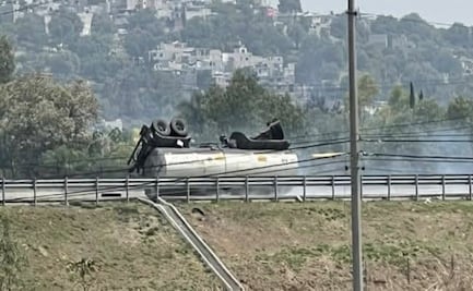 Vuelca pipa en el Circuito Exterior Mexiquense; afecta vialidad hacia el AIFA