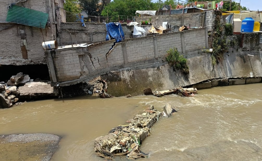 El reblandecimiento de la barda de contención del Río Hondo mantiene en vilo a decenas de familias en Naucalpan. Foto Gisela González / El Universal