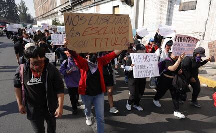 Estudiantes de "Los Uribe" marchan por la devolución de instalaciones bajo control administrativo de la UAEMéx
