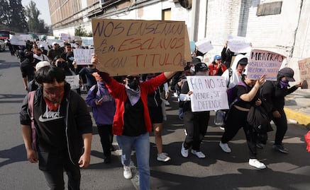 Estudiantes de "Los Uribe" marchan por la devolución de instalaciones bajo control administrativo de la UAEMéx