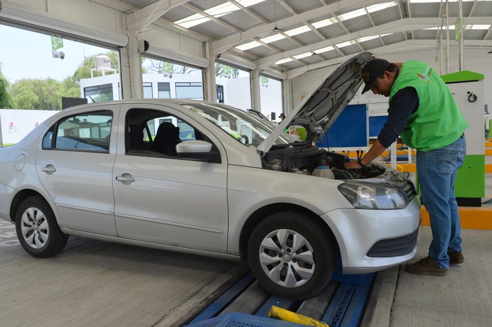 La verificación vehicular sirve para reducir las emisiones contaminantes. Foto: Especial