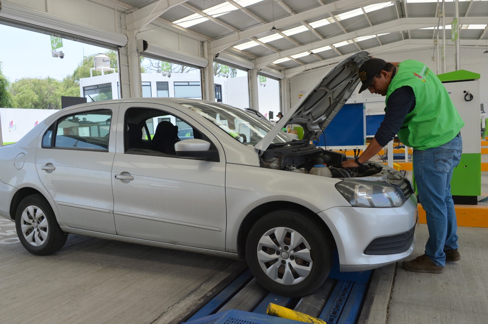 La verificación vehicular sirve para reducir las emisiones contaminantes. Foto: Especial