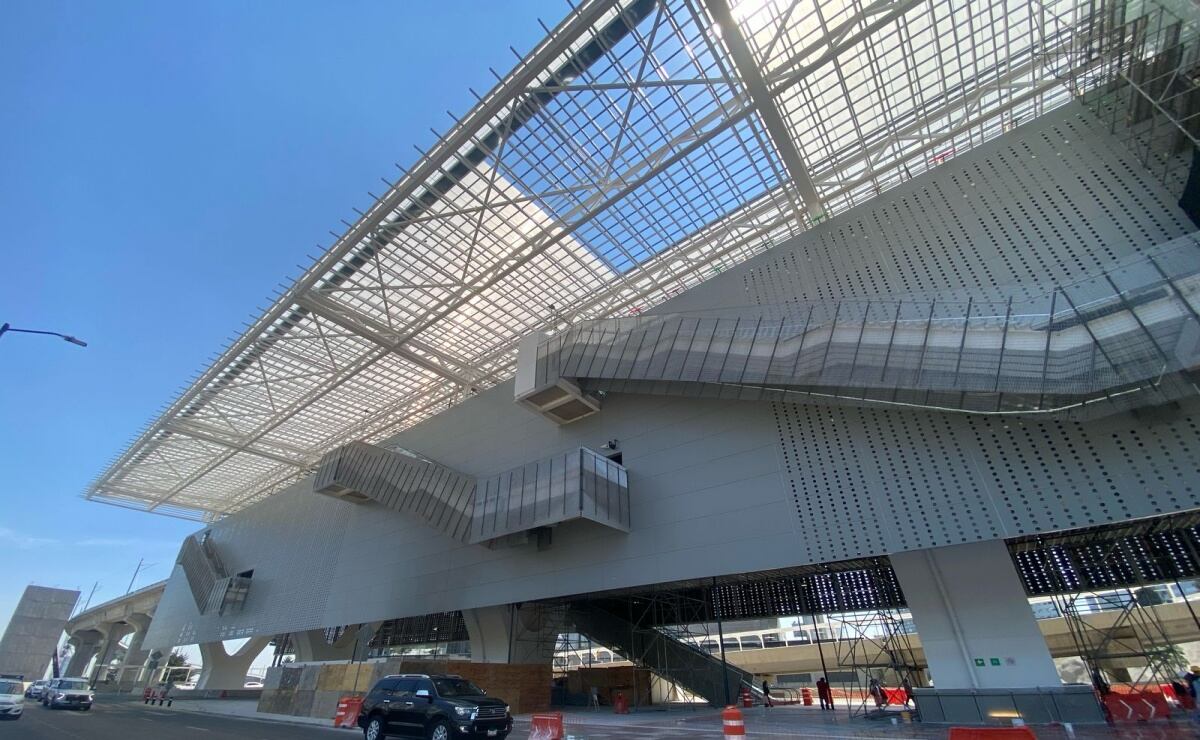 Techo de estación Santa Fe del tren “El Insurgente” se desprende; ráfagas de viento causan daños en la estructura. Foto: Juan Carlos Williams