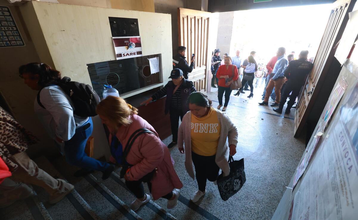 Se espera la llegada de una comitiva encabezada por el Secretario de Gobierno, Horacio Duarte / Foto Alejandro Vargas