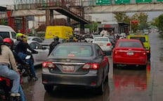 Encharcamiento colapsa la Vía José López Portillo en Tultitlán