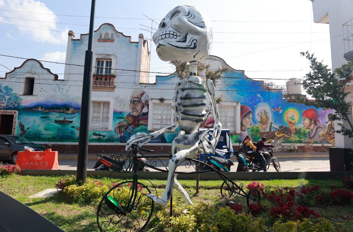Algunas figuras representan a los que ya no están. Foto Alejandro Vargas
