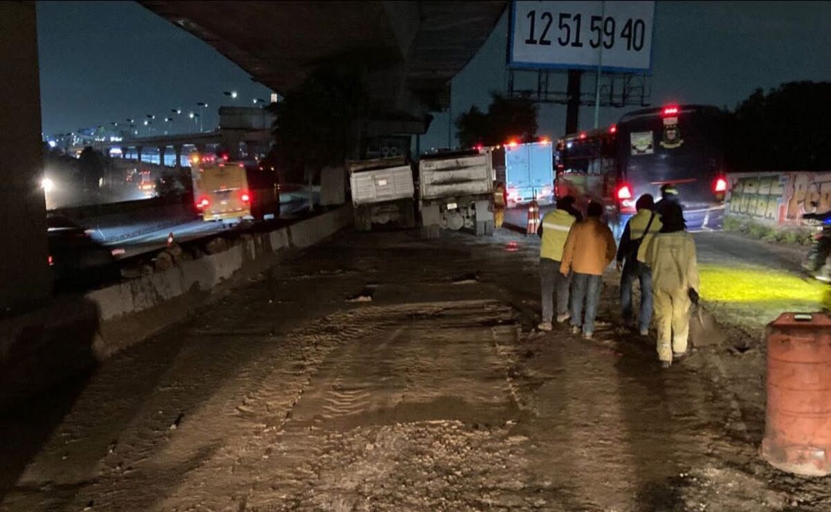 El socavón fue hallado en los carriles laterales en dirección norte / Foto Especial