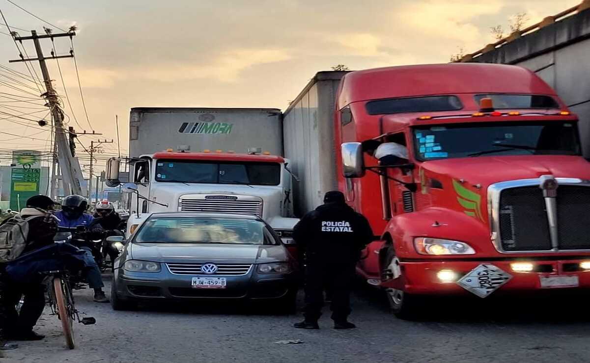 Unidades de carga pesada bloquean la carretera Toluca-Naucalpan