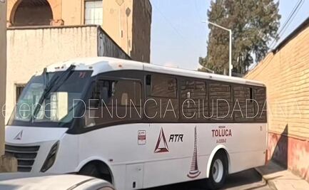¡Insólito! Camionero maneja en sentido contrario por calles de Metepec