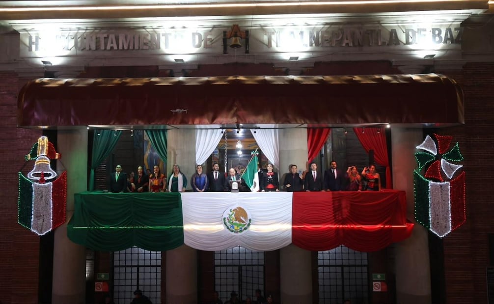 Tlalnepantla conmemora la independencia con su tradicional grito. Foto especial