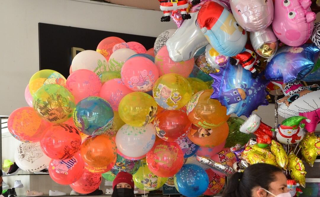 Una tradición extendida en esta fecha es enviar cartas a los Reyes Magos mediante globos inflados con gas / Foto Especial