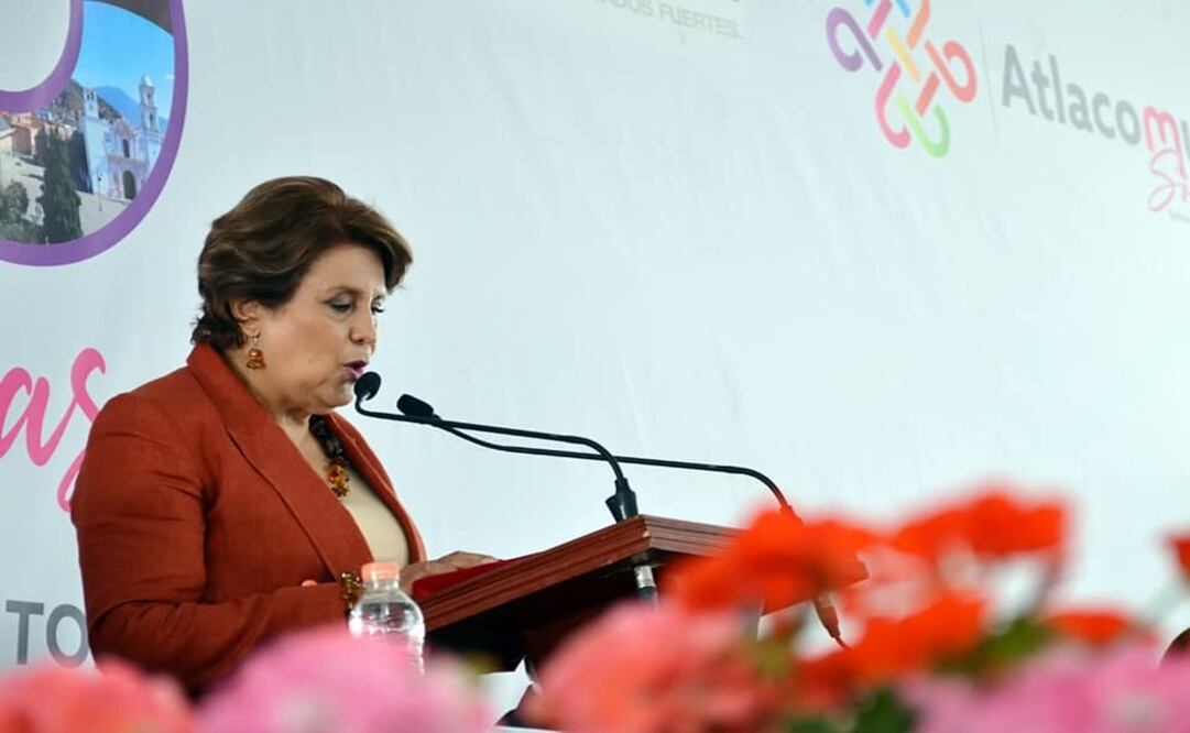 Marisol Arias Flores se despide entre aplausos y abucheos al entregar la presidencia de Atlacomulco. Foto: Especial