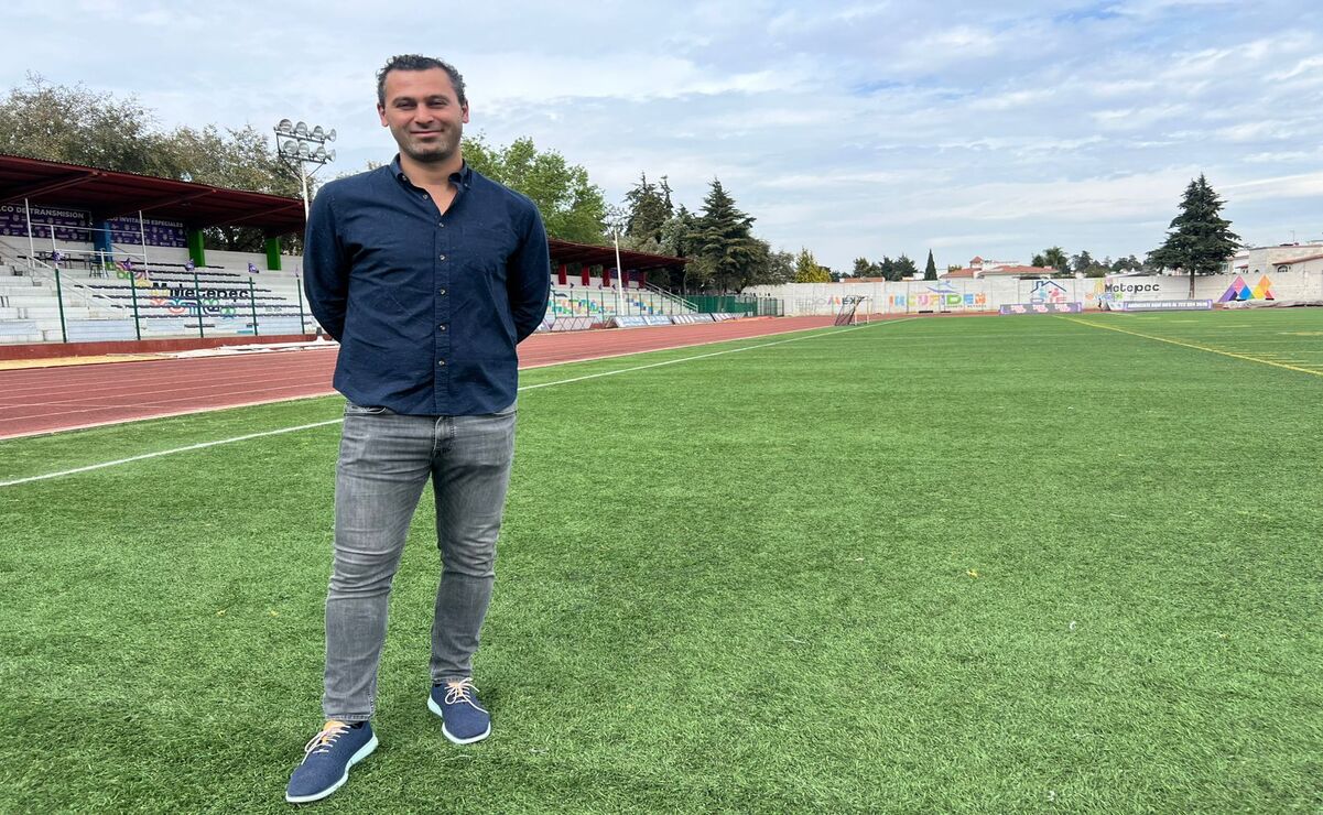 Yamín, quien fue futbolista profesional en Puebla F.C, resaltó la importancia del deporte en la vida cotidiana. Foto: Alejandra Santillán.