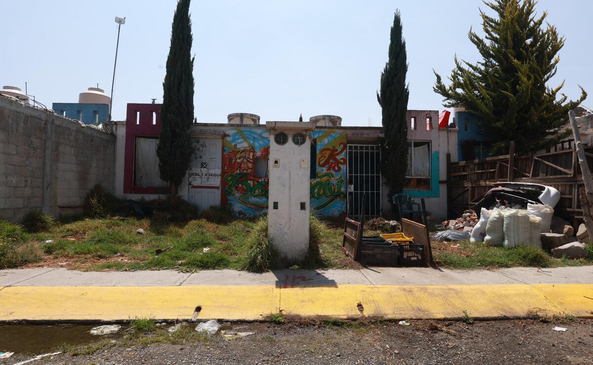Los propietarios tienen que abandonar sus casas por la lejanía y falta de servicios, por lo que los delincuente aprovechan para invadirlos. Foto: Alejandro Vargas  / El Universal Edomex