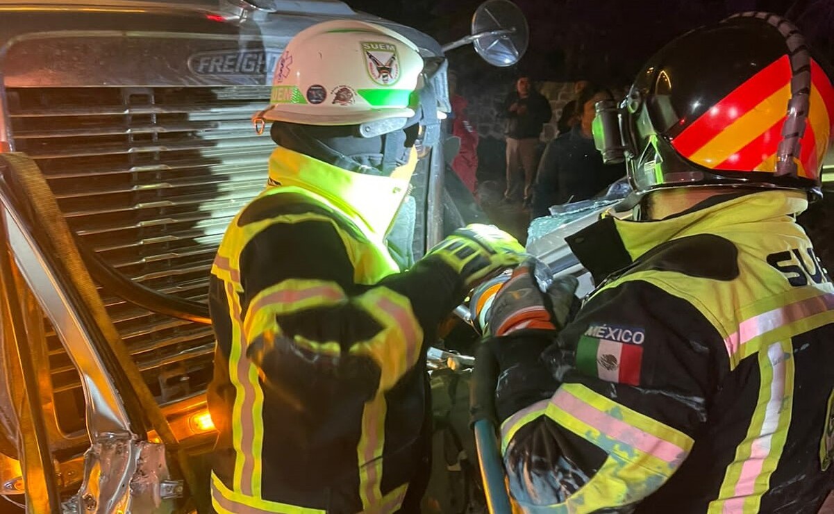 El conductor de la camioneta fue llevado a un hospital / Foto Especial