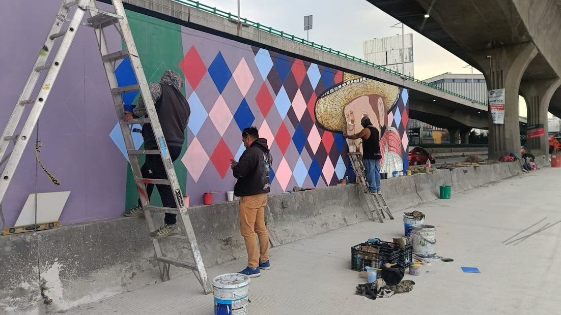 Según el artista, la obra captura ese estado de aspiración y sueños que todos los naucalpenses tienen mientras viajan en el transporte o trabajan por un futuro mejor. Foto Gisela González / El Universal