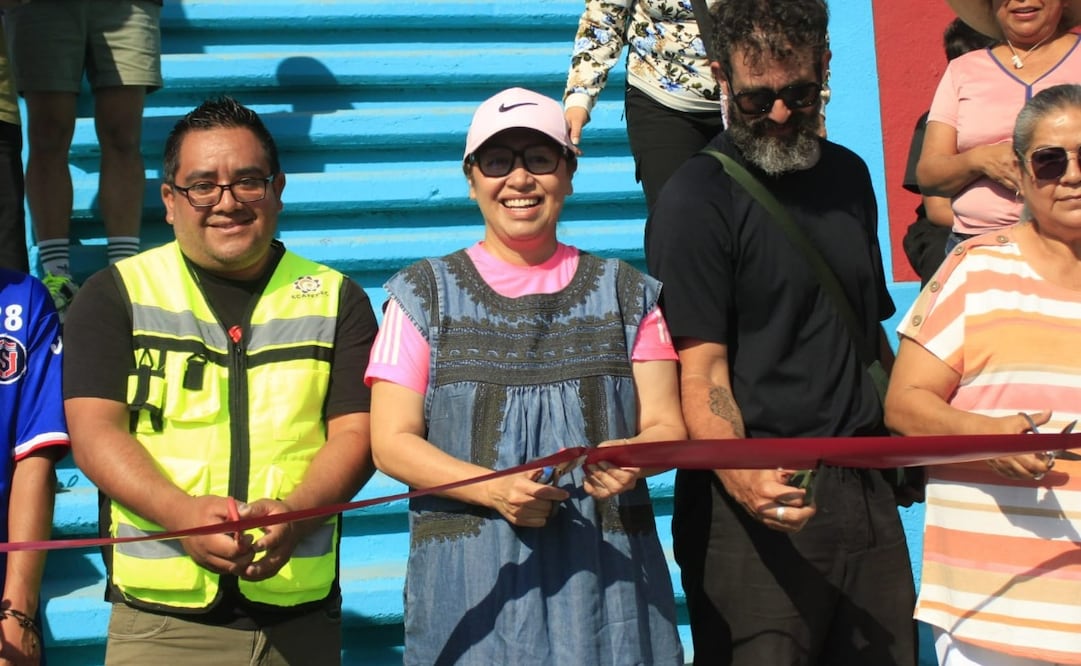 El equipo "Correcaminos de Santa María Tulpetlac", tercer lugar en la Olimpiada Nacional Indígena 2026, participó en el partido inaugural. Foto Especial