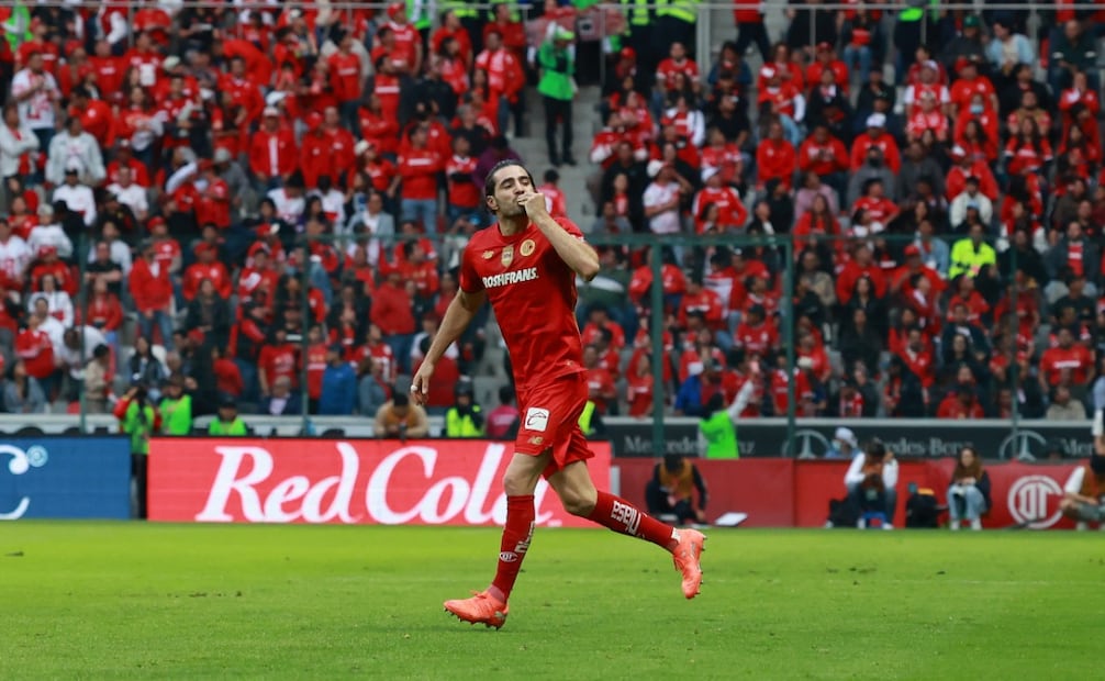 La afición de los Diablos Rojos pintó de gala las tribunas del Nemesio Diez para apoyar al equipo en la Jornada 10 del Clausura 2026. Foto Alejandro Vargas / El Universal