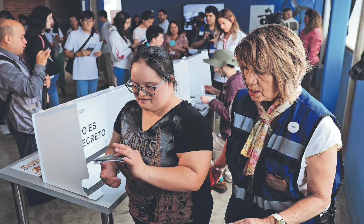 El INE activó el mecanismo de Voto Anticipado, programado del 12 al 21 de mayo, para que la ciudadanía con discapacidad pueda votar. Foto: Archivo El Universal