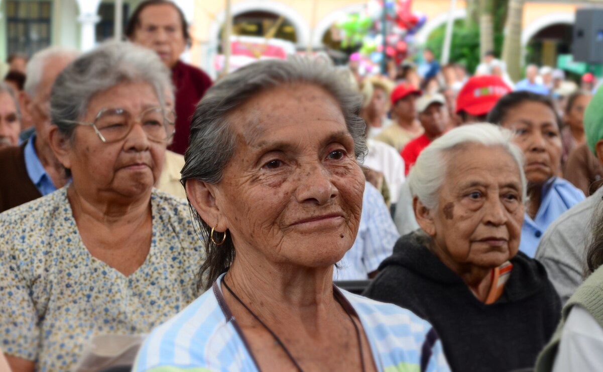 Las mujeres las mujeres que tengan entre 60 y 64 años podrán registrarse para recibir la nueva Pensión Mujeres Bienestar. Foto: Producción El Universal Puebla