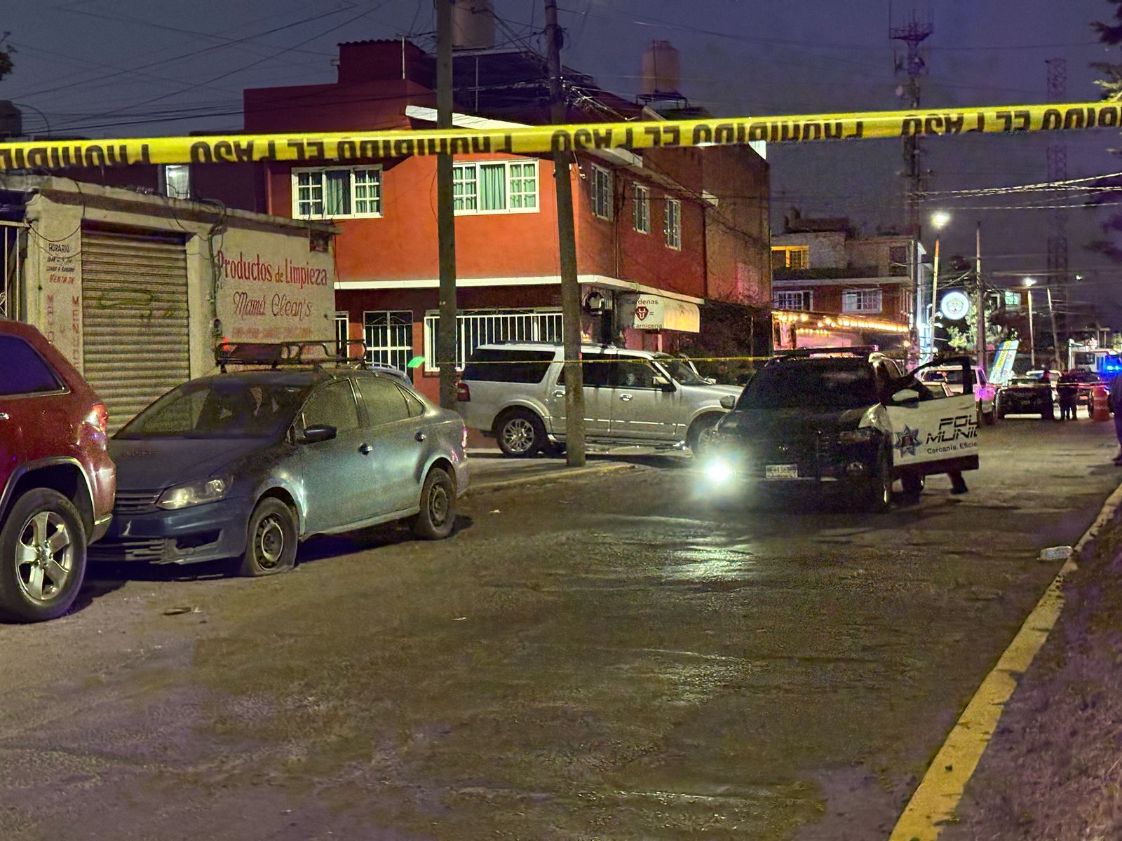 Ejecutan a hombre en plena calle de Metepec; ¡huyen en moto!