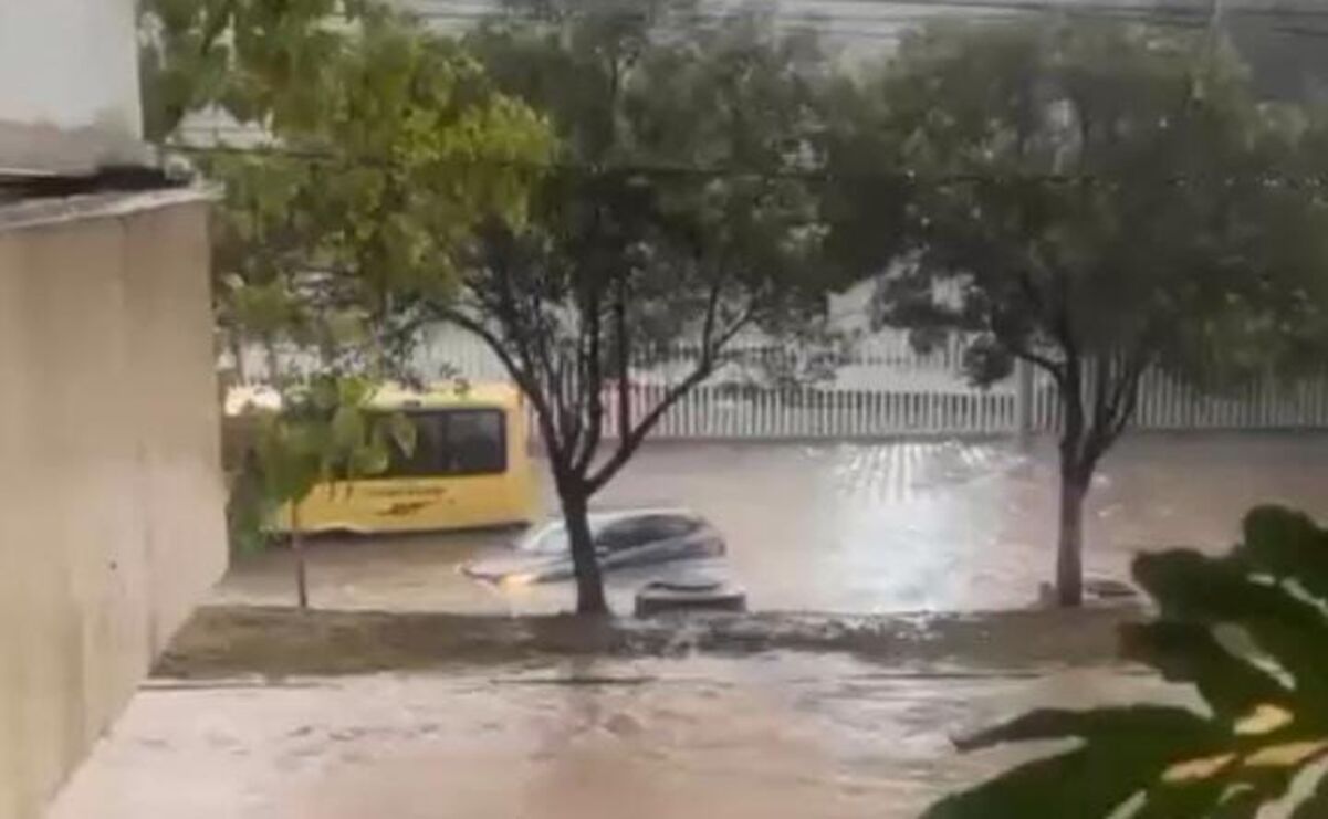 Tormenta provocó inundaciones en Edomex