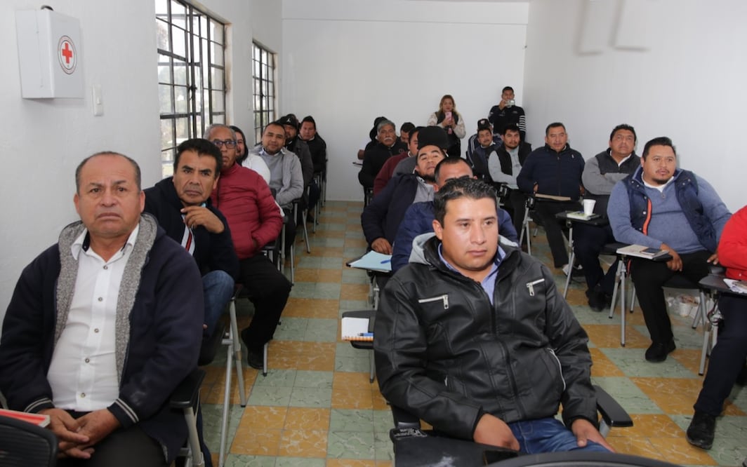 El curso lo imparte el Instituto de Capacitación y Adiestramiento para el Trabajo Industrial (ICATI) en coordinación con la Secretaría de Movilidad. Foto especial