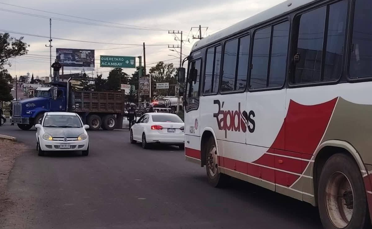 Bloqueos en vías principales de Atlacomulco. El H. Ayuntamiento informa sobre la situación y pide a la ciudadanía tomar rutas alternas. Foto: Especial