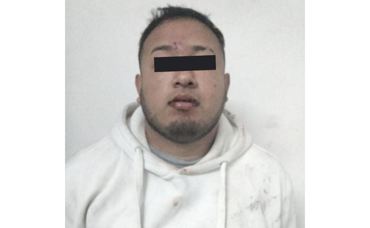 Detienen a cuatro sujetos, incluido un policía, por robo de auto en Tlalnepantla