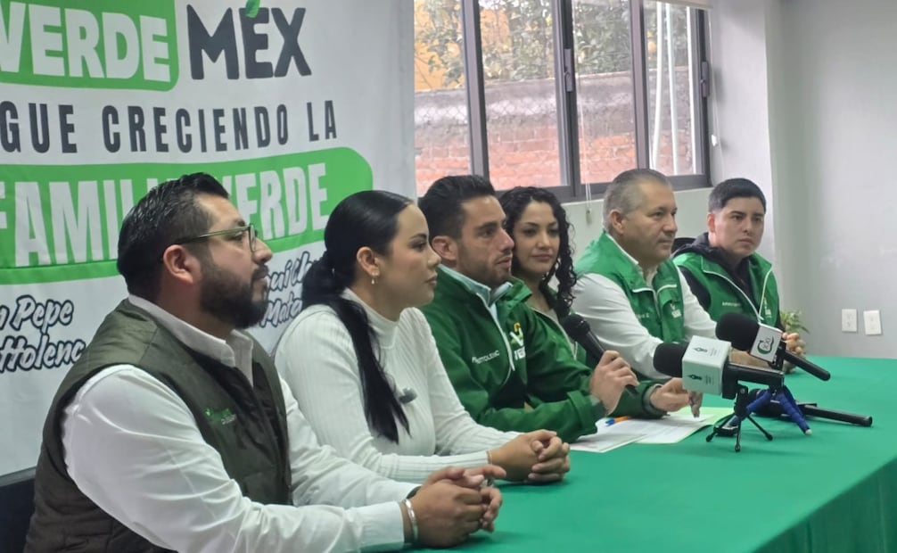 Dirigente estatal del PVEM, José Alberto Couttolenc Buentello, durante la conferencia de prensa donde anunció su proyección política hacia 2030. Foto Especial