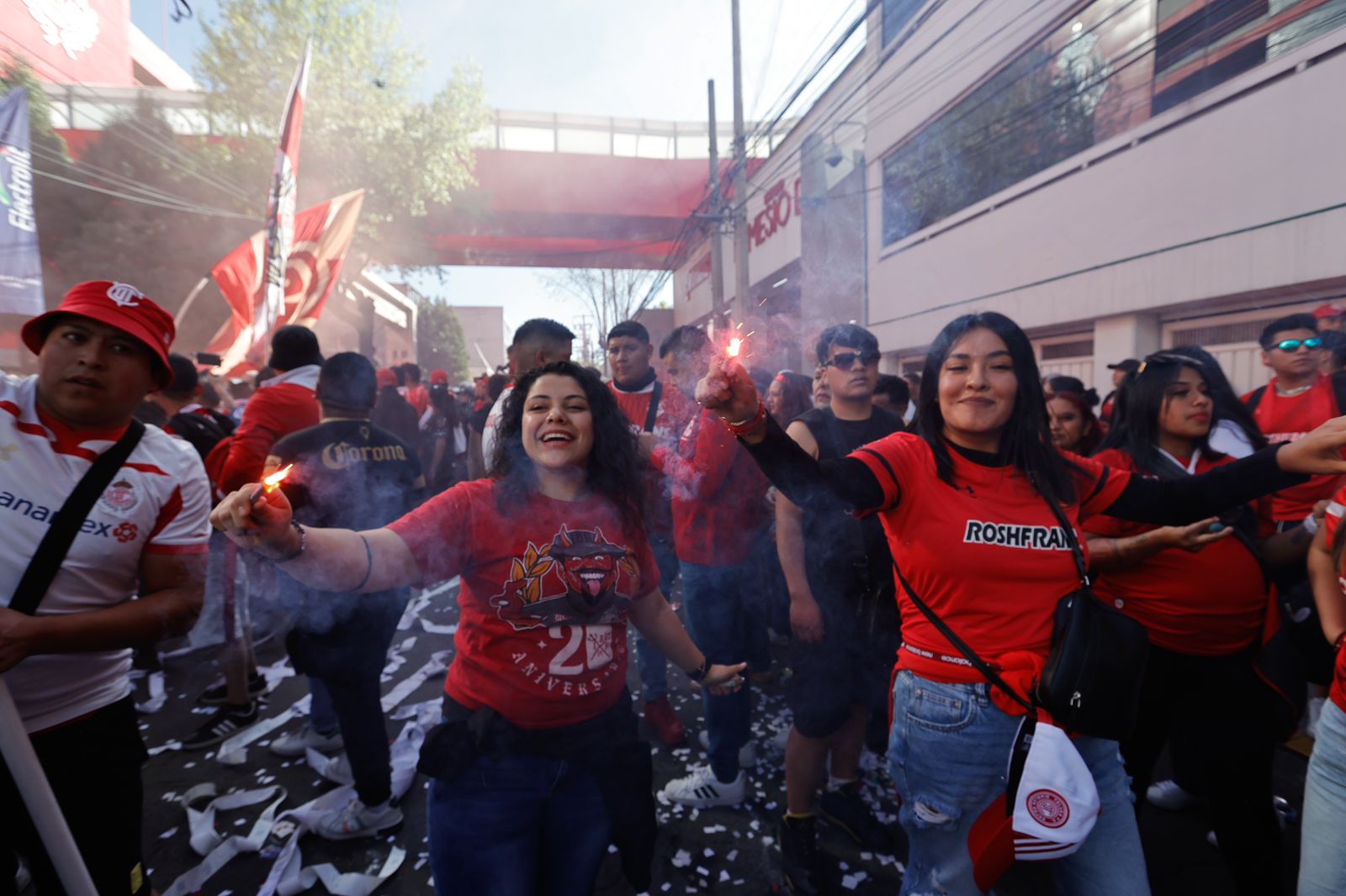 Los aficionados se dieron cita desde temprana hora. Foto Jorge Alvarado