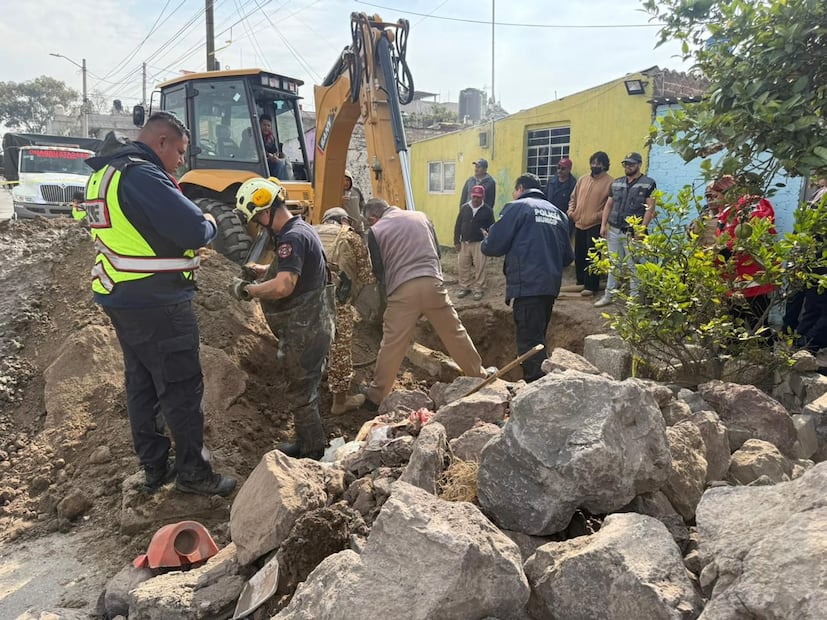 El túnel de 40 metros atravesaba las vías del tren para conectar directamente con la red de ductos de Pemex. Foto Especial