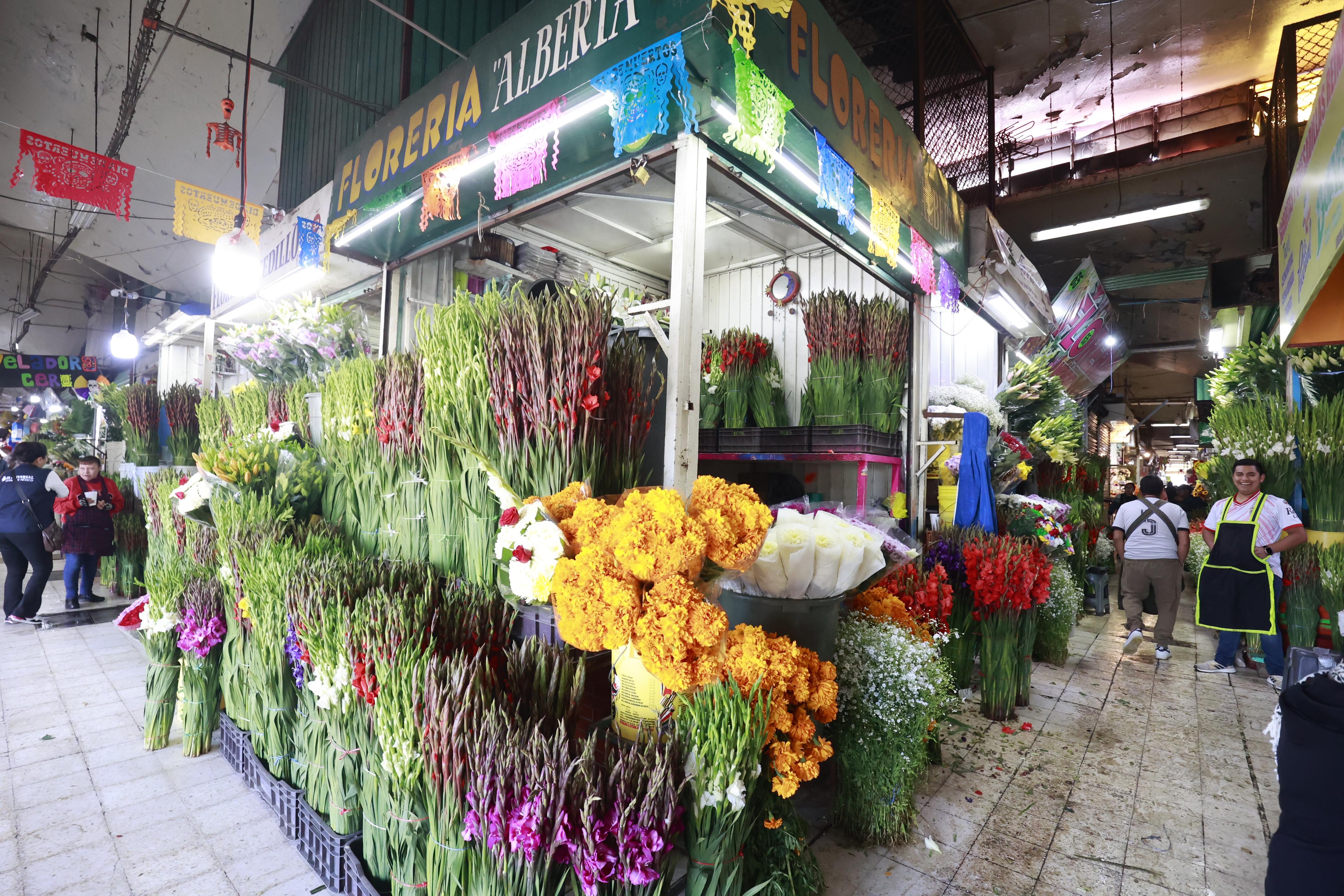 Las fuertes lluvias fueron el principal factor que provocó el alza en el precio de las flores. Foto: Alejandro Vargas