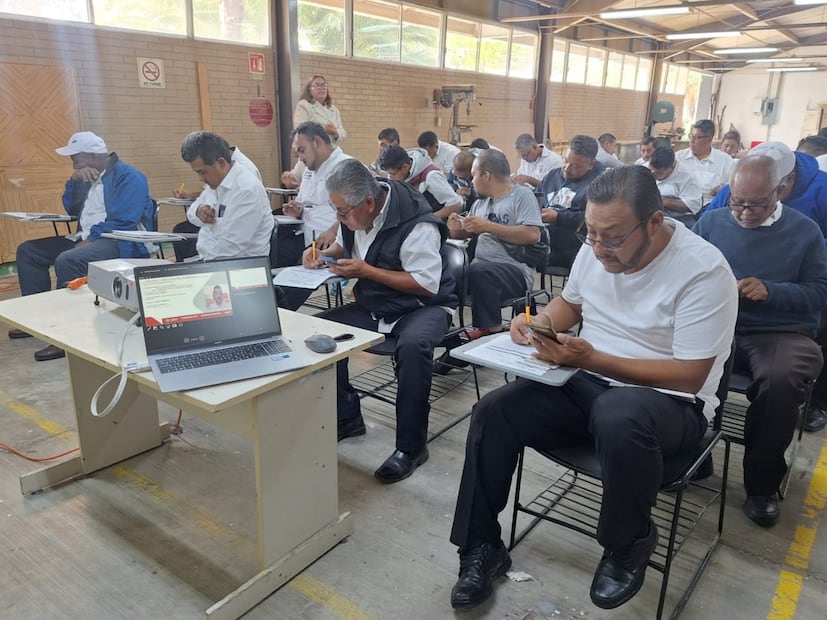 La capacitación, cuya duración es de 10 horas, se imparte en grupos de hasta 29 participantes, con un costo de recuperación de 340 pesos por persona. foto especial
