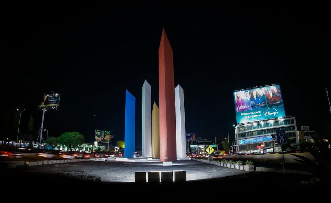 La monumental escultura creada en 1957 por Mathias Goeritz y Luis Barragán con cinco torres, la más alta de 52 metros de altura, permaneció sin iluminación desde el 2018 / Foto: Especial