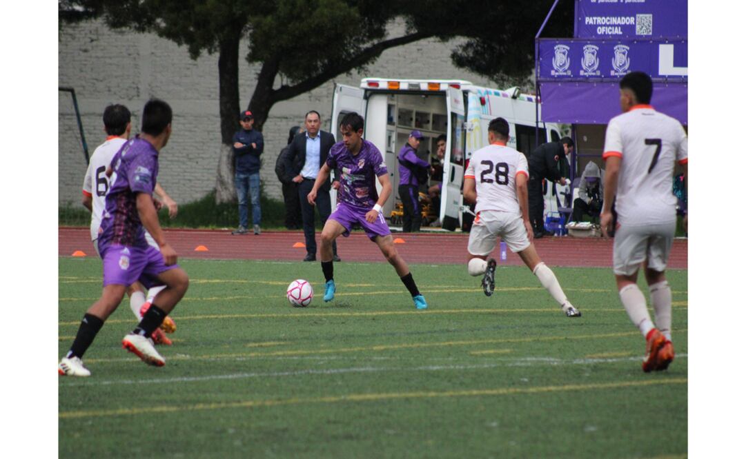 La “Ola Morada” se quedo con el triunfó al vencer 2 goles a 1 a Santiago FC. Foto: Especial