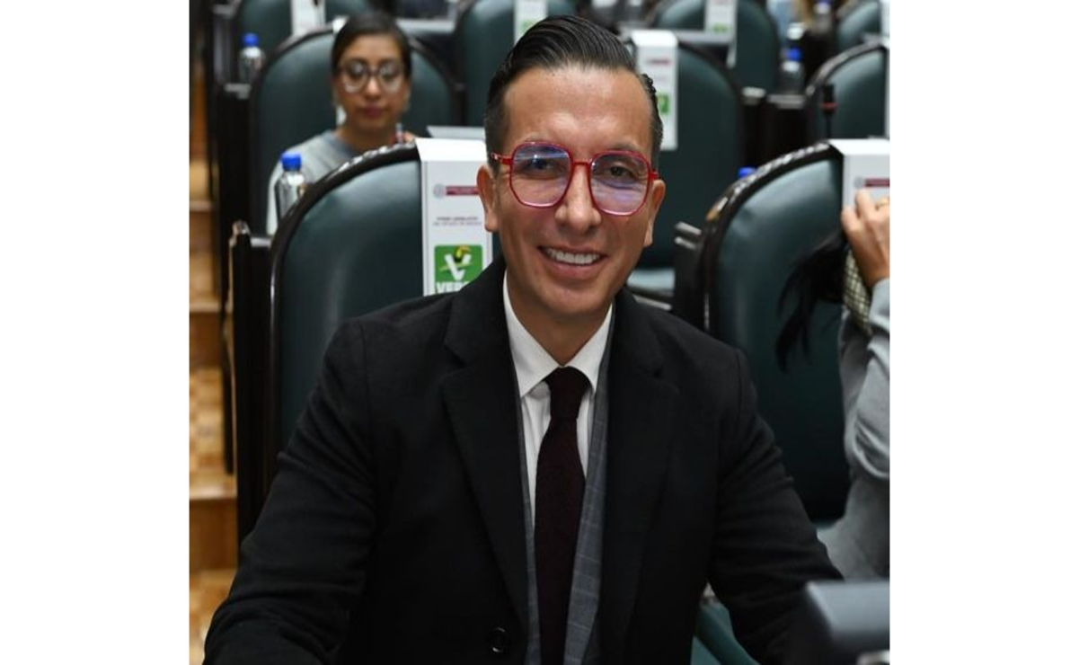 El diputado Israel Espíndola decidió incorporarse a la bancada de Morena 
tras permanecer en el PVEM. Foto: Especial