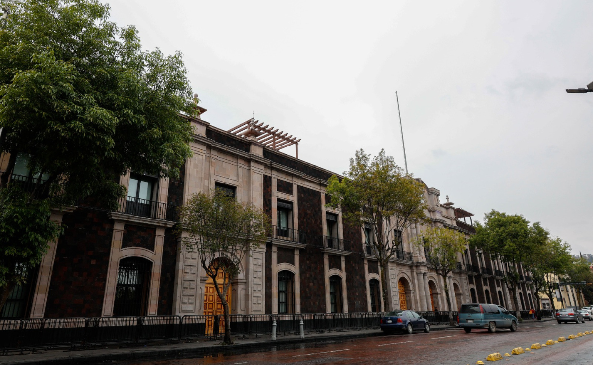 Con un costo de 1.3 millones de pesos, estas vallas fueron arrendadas por el Poder Judicial del Edomex para resguardar sus instalaciones durante el 8M Foto: Alejandro Vargas / Arturo Conteras