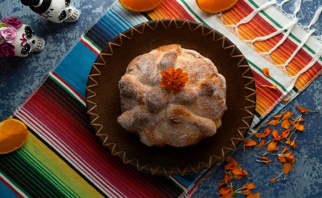 El pan de muerto es mucho más que un simple dulce; es un elemento fundamental de las celebraciones del Día de Muertos. Foto: freepik