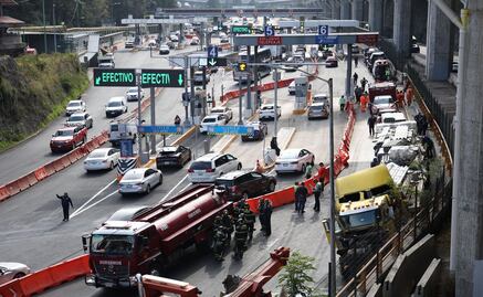 VIDEO: Tráiler sin frenos choca con caseta de cobro en la México-Toluca; hay heridos