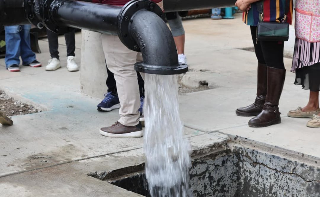 Vecinos de barrios como Hojalateros, Cesteros y Curtidores vuelven a recibir agua a través de la red tras seis meses de suspensión. Foto Especial