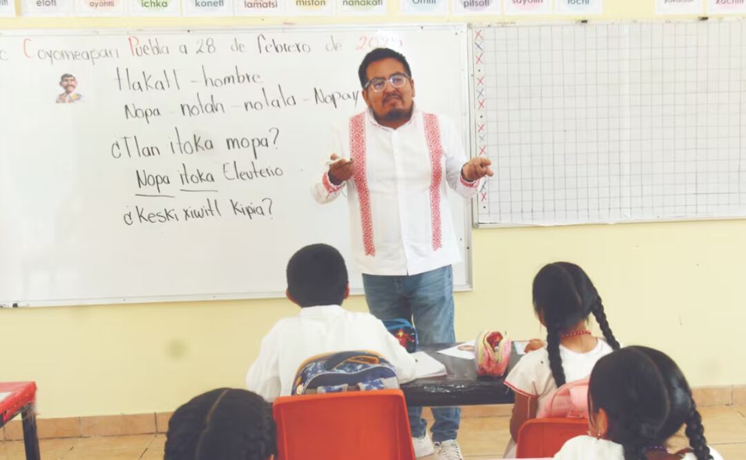 Los bajos salarios obligan a los maestros a buscar un segundo ingreso por medio de actividades diferentes a la labor magisterial. Archivo El Universal