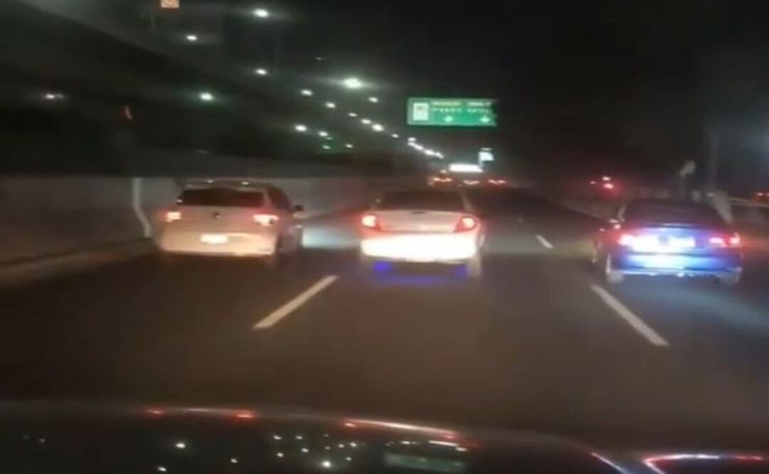 Decenas de jóvenes participaron en arrancones ilegales en carriles centrales de Periférico Norte. Foto: Especial