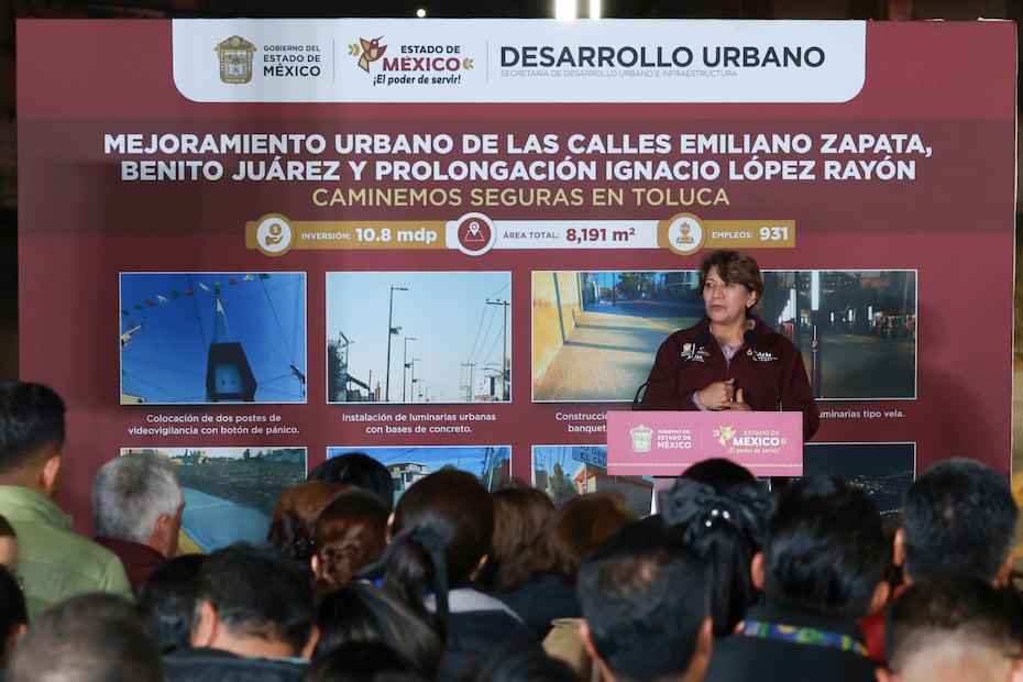 La gobernadora Delfina Gómez supervisa la colocación de 96 luminarias tipo vela para erradicar zonas oscuras en la comunidad. Foto Alejandro Vargas / El Universal Edomex