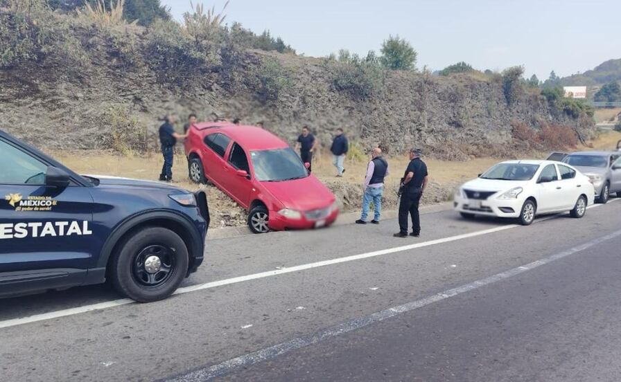 Detienen a presuntos extorsionadores de locatarios de Toluca; simulan entrega de dinero en operativo 