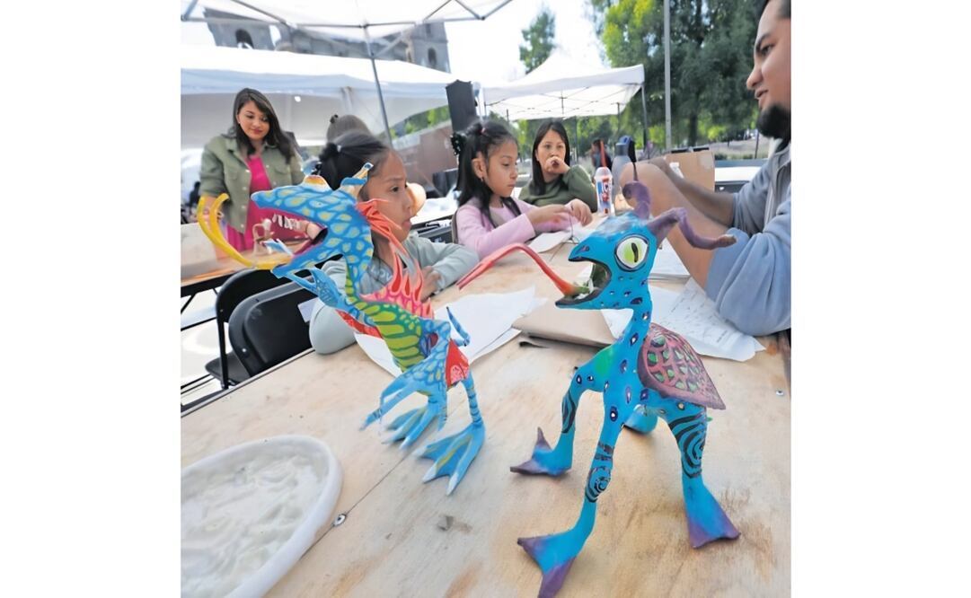 El proceso de elaboración de la cartonería comienza con la selección del cartón, la preparación del engrudo y el ensamble del alambre que da resistencia a las figuras. Foto: Jorge Alvarado
